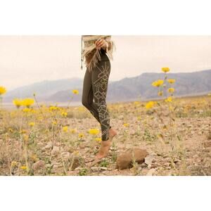 Teeki Leggings 7 Crowns Style Small Pilates Yoga Fitness Antimicrobial Green